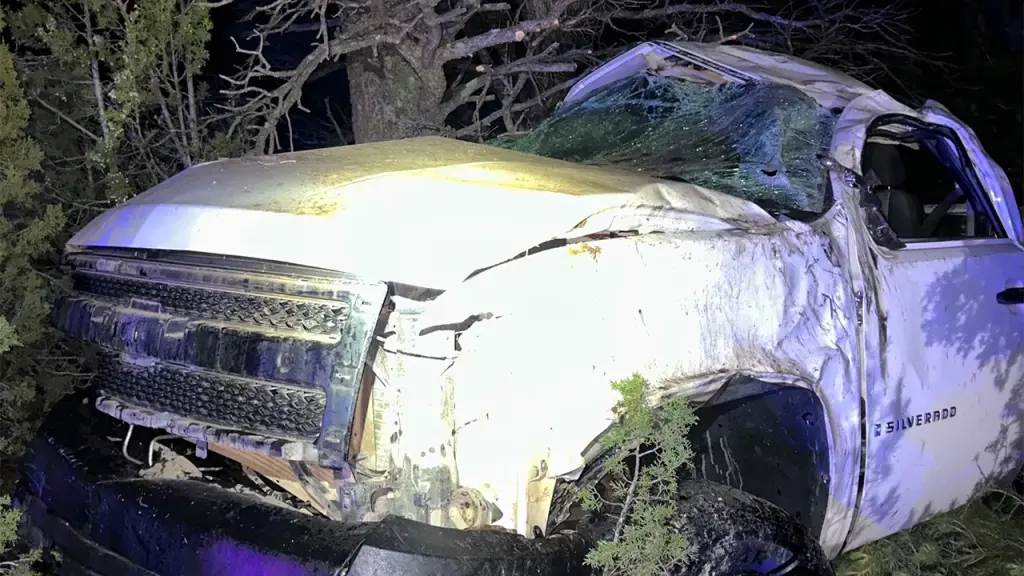 Teen drives stolen car over 100 mph with child on board in Arizona accident