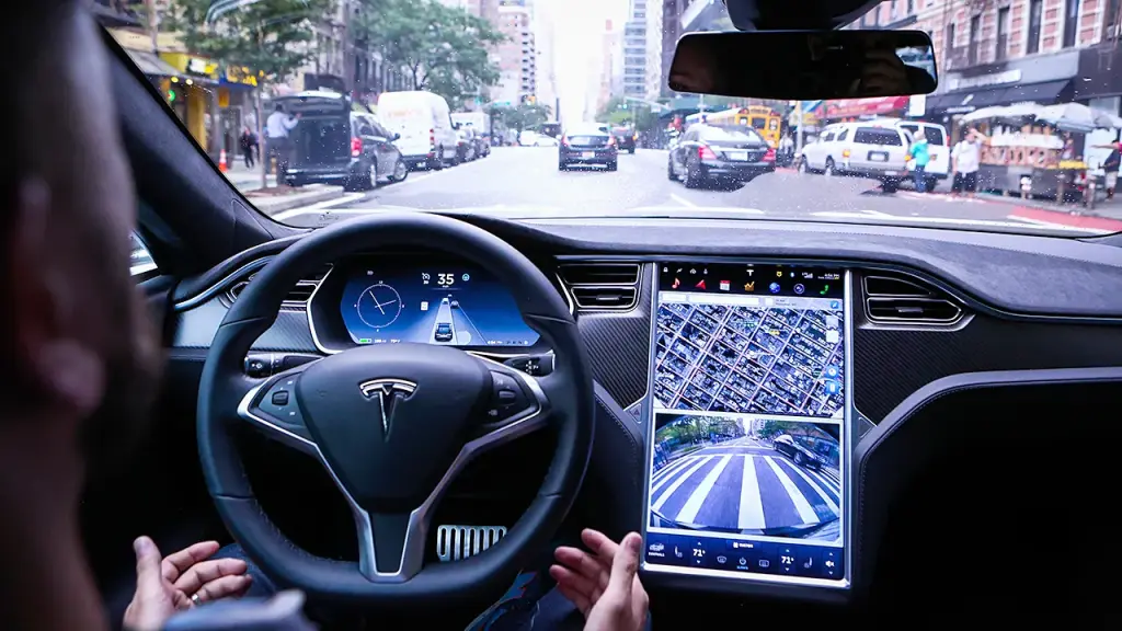 Tesla's FSD system criticized for not stopping at red lights and leading to accidents