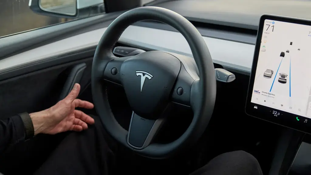 Tesla's Full Self-Driving facing federal investigation for ignoring red lights