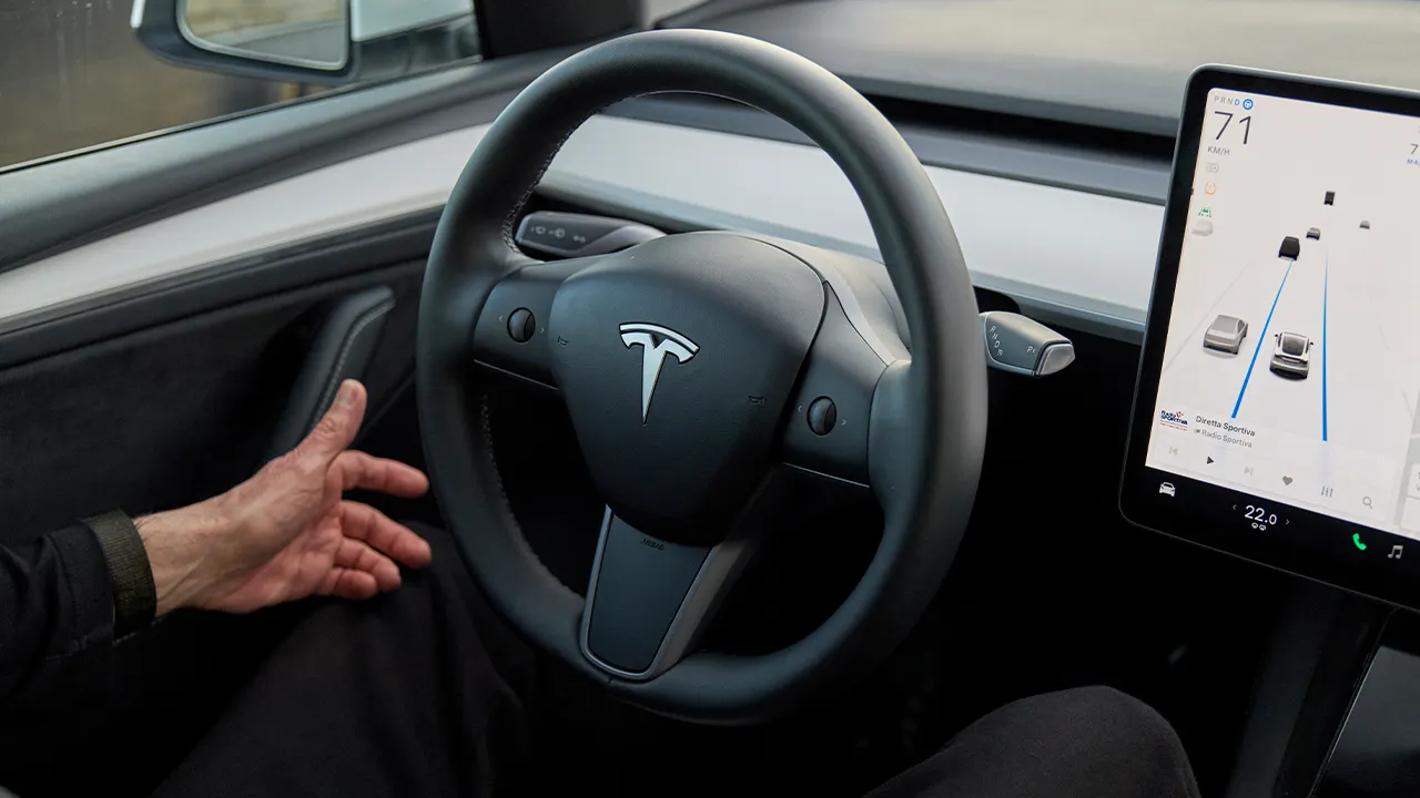 Tesla's Full Self-Driving facing federal investigation for ignoring red lights