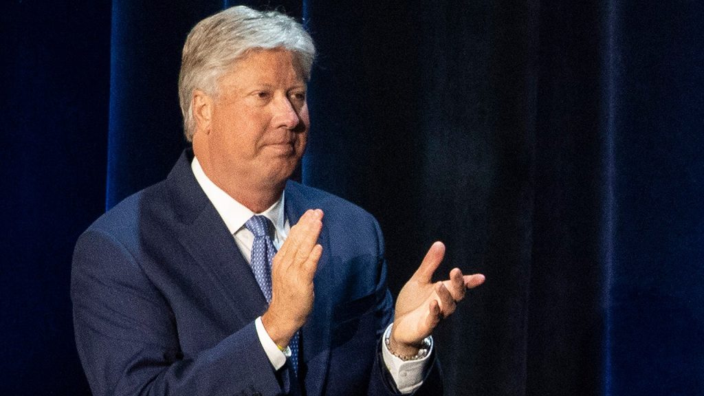 Texas megachurch leader Robert Morris admits to child abuse charges.