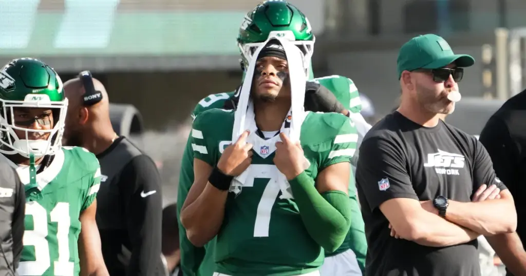 The Jets sidelining Justin Fields is merely a change that doesn’t fix the larger issues.