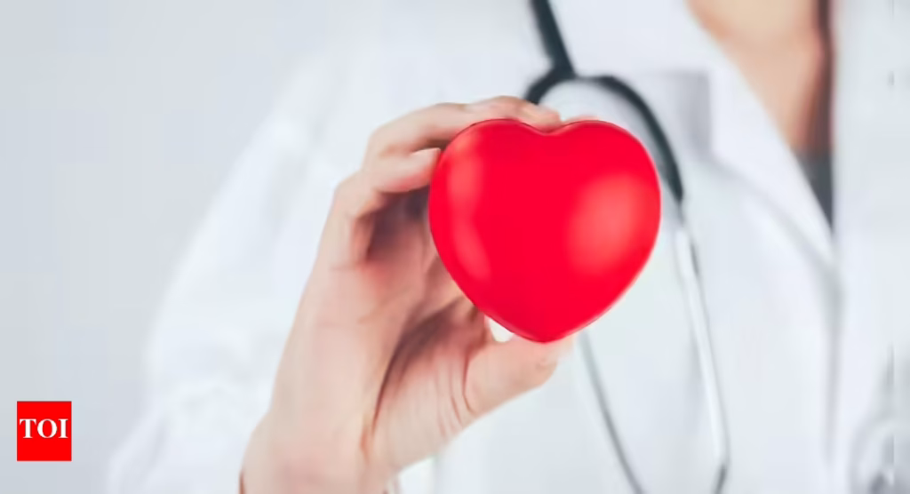 The initial indication of a heart attack isn't chest pain; a cardiologist advises what to look for instead.