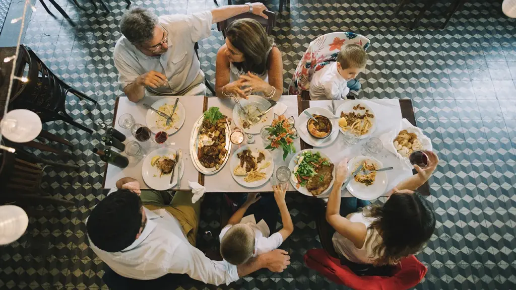 The issue of fake food in America: The importance of family dinners today