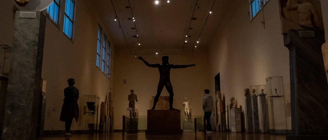 Thieves Reportedly Steal More Than 1,000 Artifacts in Museum Heist in California