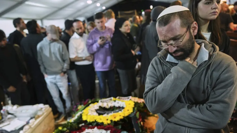 Top advisers to Trump assert there have been no breaches of the Israel-Hamas ceasefire.