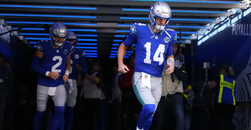 Top waiver wire quarterback picks for Week 6 in fantasy football