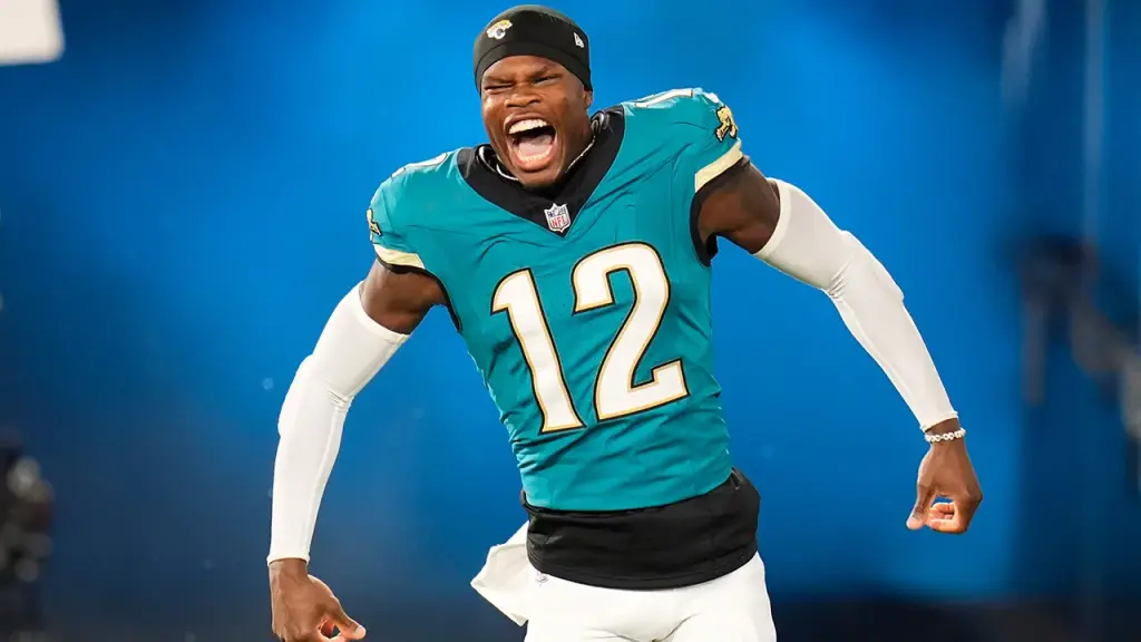 Travis Hunter of the Jaguars reconnects with a woman he encountered on a flight after the draft.