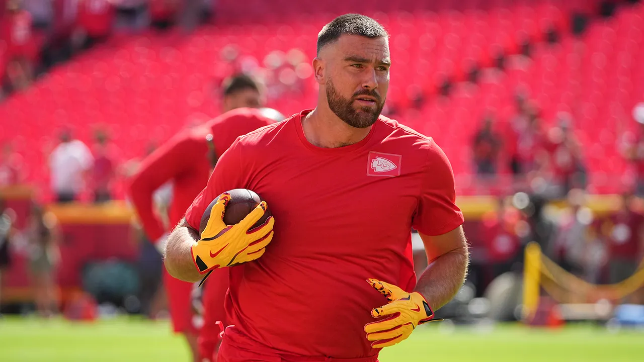 Travis Kelce slams AJ Brown for his outburst during the Eagles' perfect start.