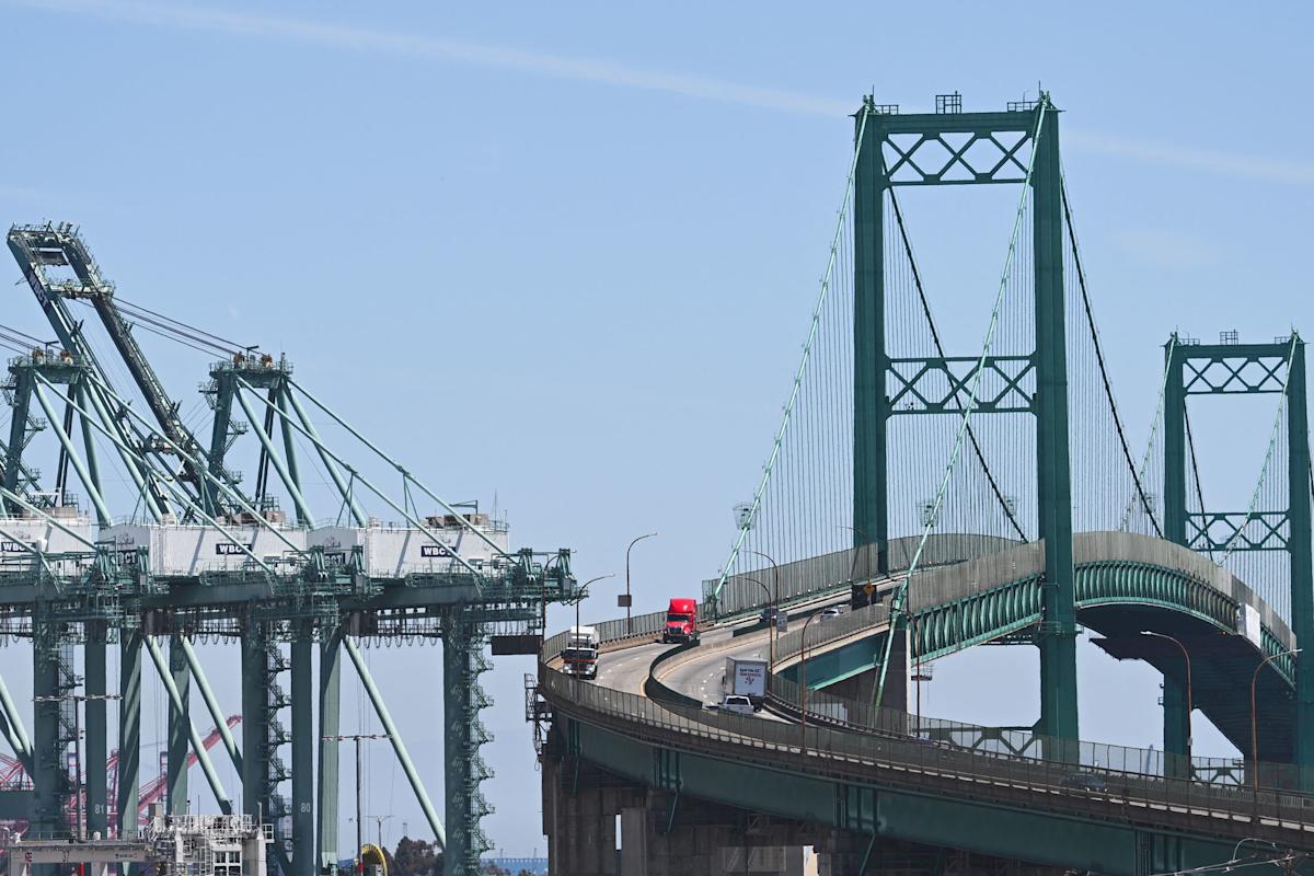 Treasury Rally Slows as Two-Year Yields Approach April Lows