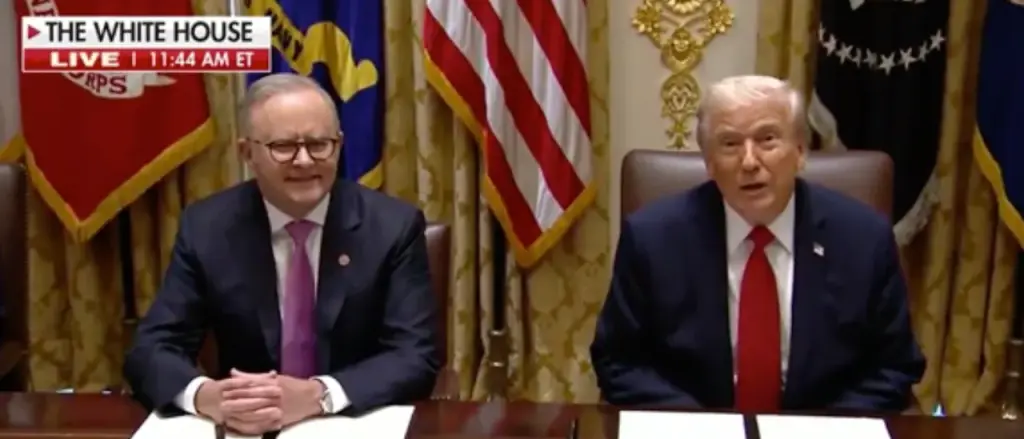 Trump Reprimands Cameraman About Valuable White House Decoration That’s 400 Years Old