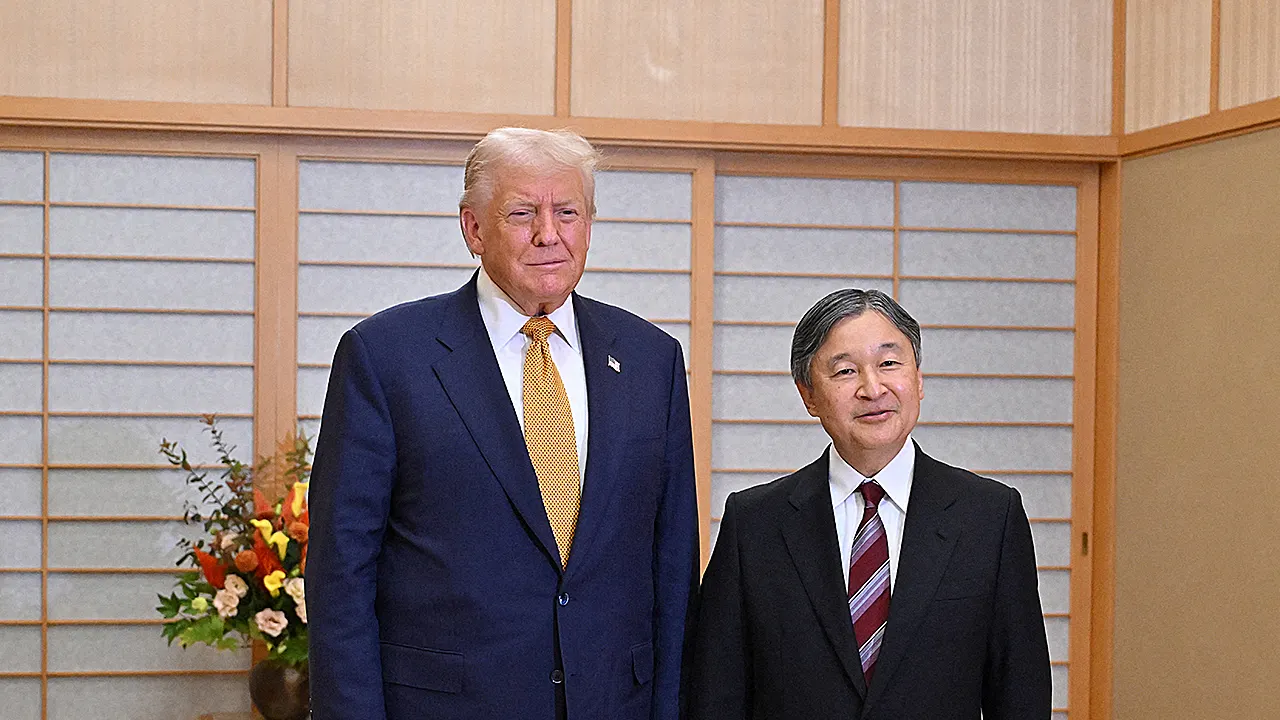 Trump meets with Japan's emperor and prime minister before the summit with Xi Jinping