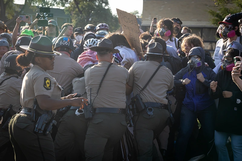 Trump plans to send 300 National Guard troops from Illinois to Chicago due to ongoing violence and disorder.