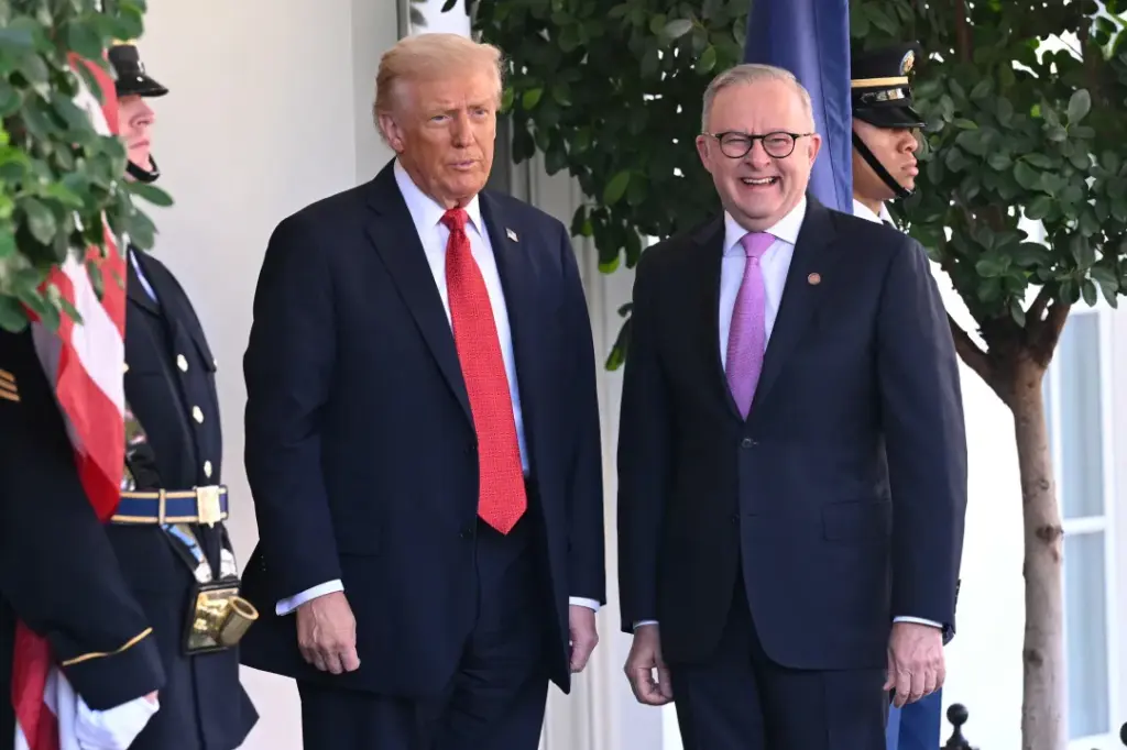 Trump's meeting in Australia; FBI looks into hunting stand