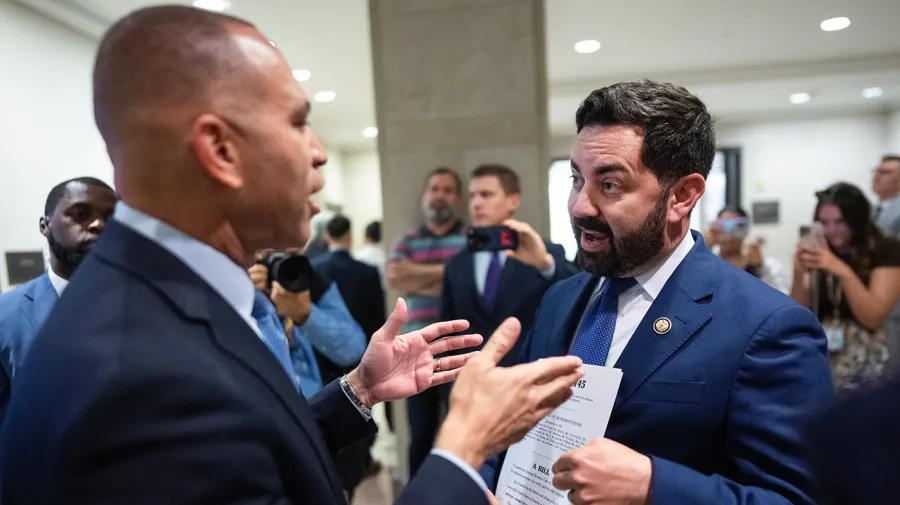 Trump's pollster says extending ObamaCare subsidies is important for the GOP before the midterms