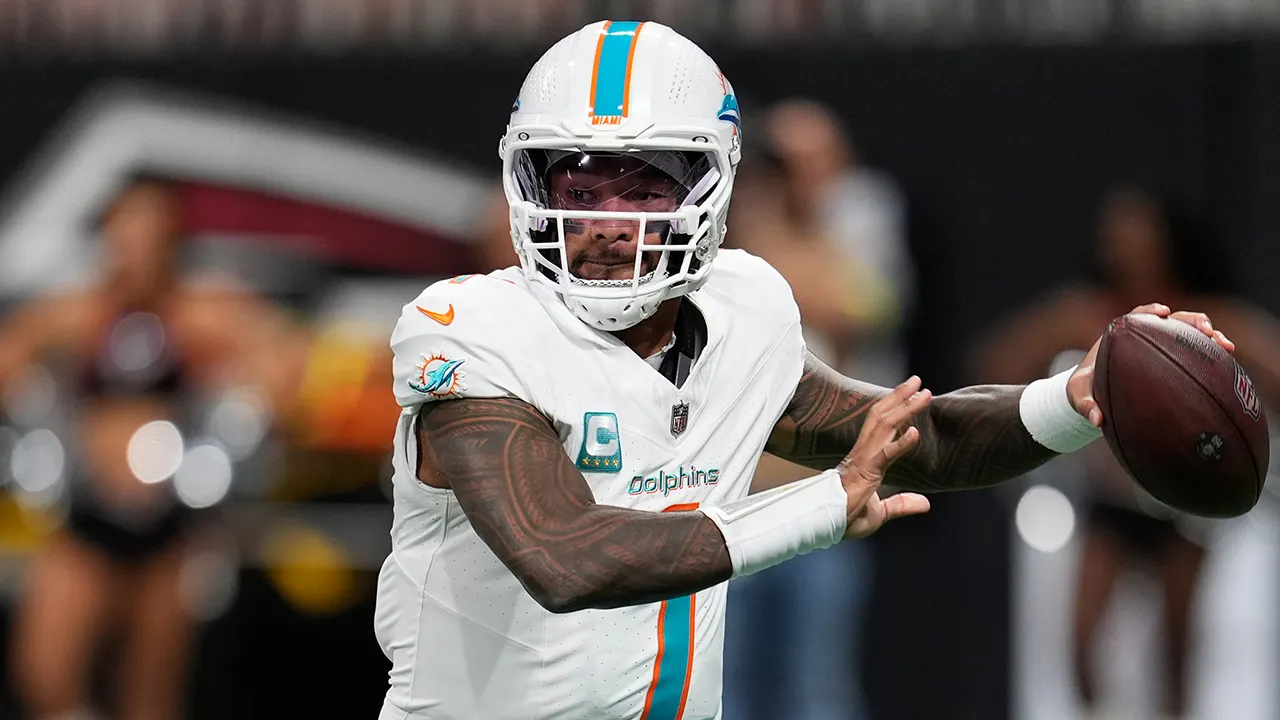 Tua Tagovailoa of the Dolphins fights through illness to throw 4 touchdowns against the Falcons