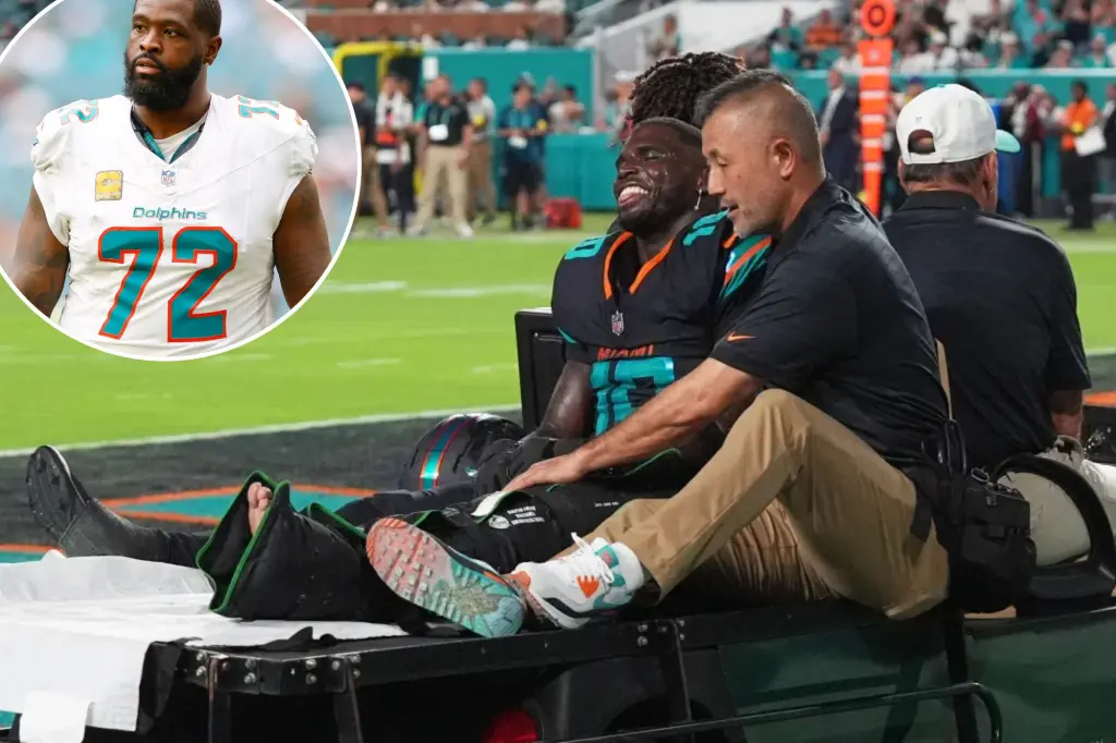 Tyreek Hill explained to a former Dolphins teammate why he reacted strangely to his injury.