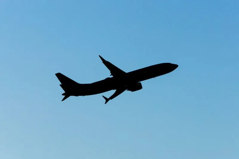 United Airlines flight rerouted due to cracked windshield