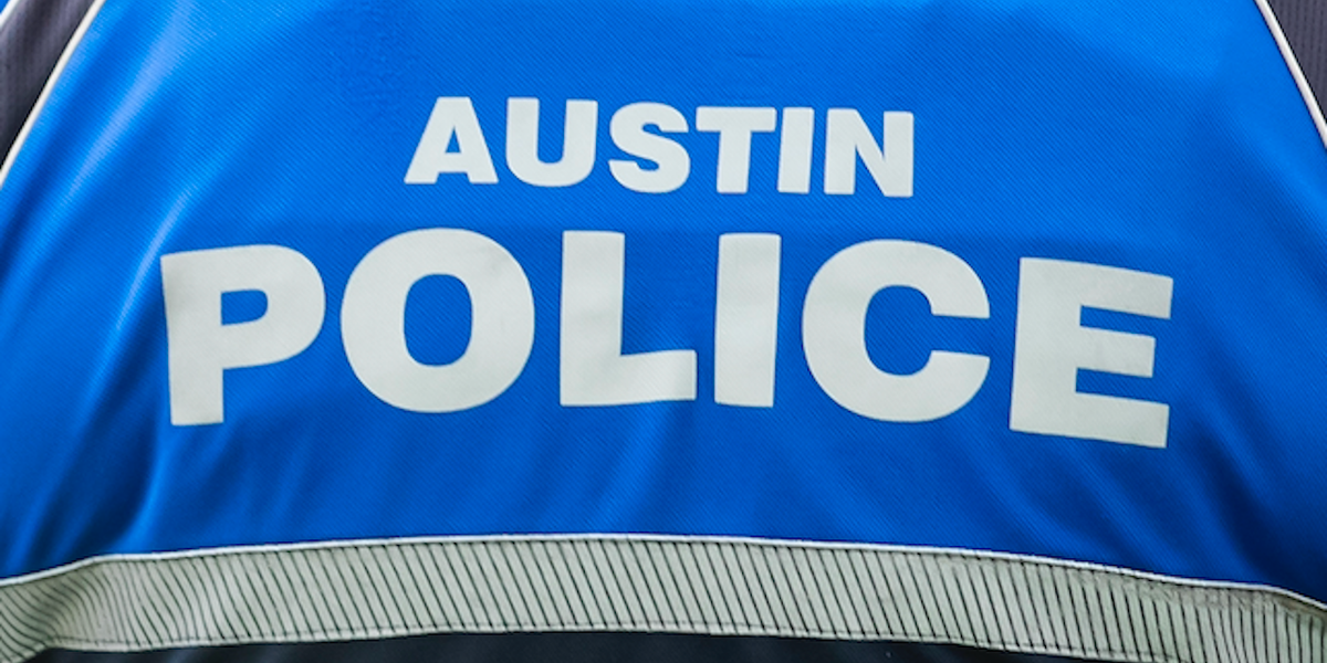 Video: Texas officer seems to deliver one punch — and a man is on the ground moments later