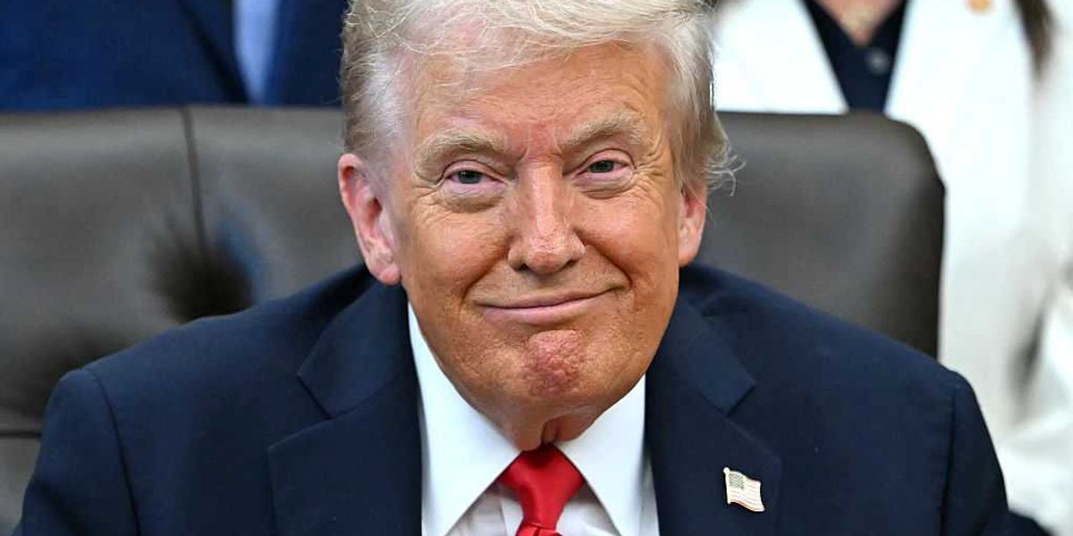 White House mocks Democrats by showcasing past administrations' scandals during liberal outrage over East Wing renovation