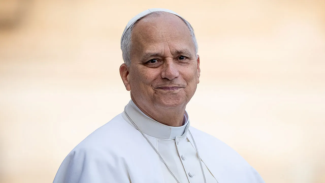 White Sox fan Pope Leo XIV takes a dig at Cubs supporter during Vatican visit