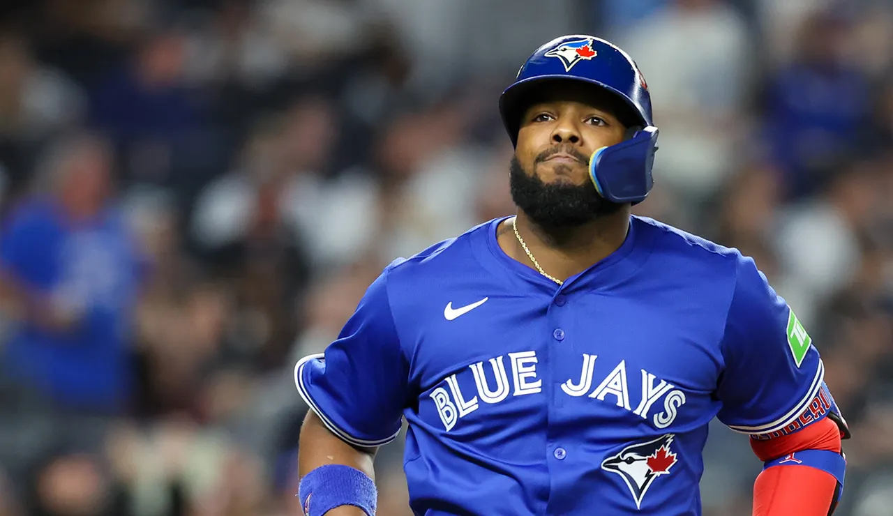 Yankees supporter throws a can at Vladimir Guerrero Jr.'s family during the game, according to a report