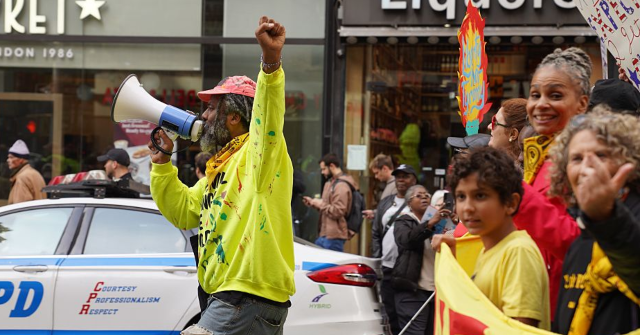 ‘No Kings’ Rallies Urge Moderate Democrats to Extend Government Shutdown