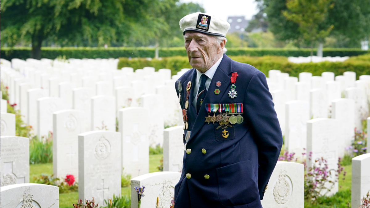 100-year-old WWII veteran believes modern Britain is not worth the sacrifices made by his friends