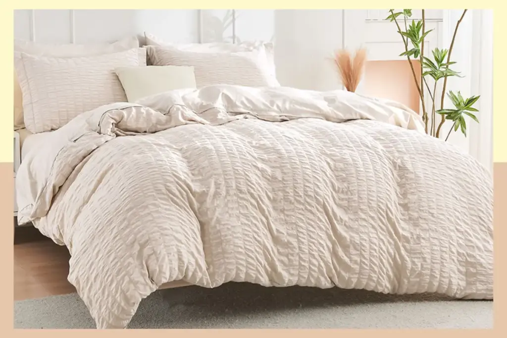 33% discount on HYMOKEGE Queen Comforter Set