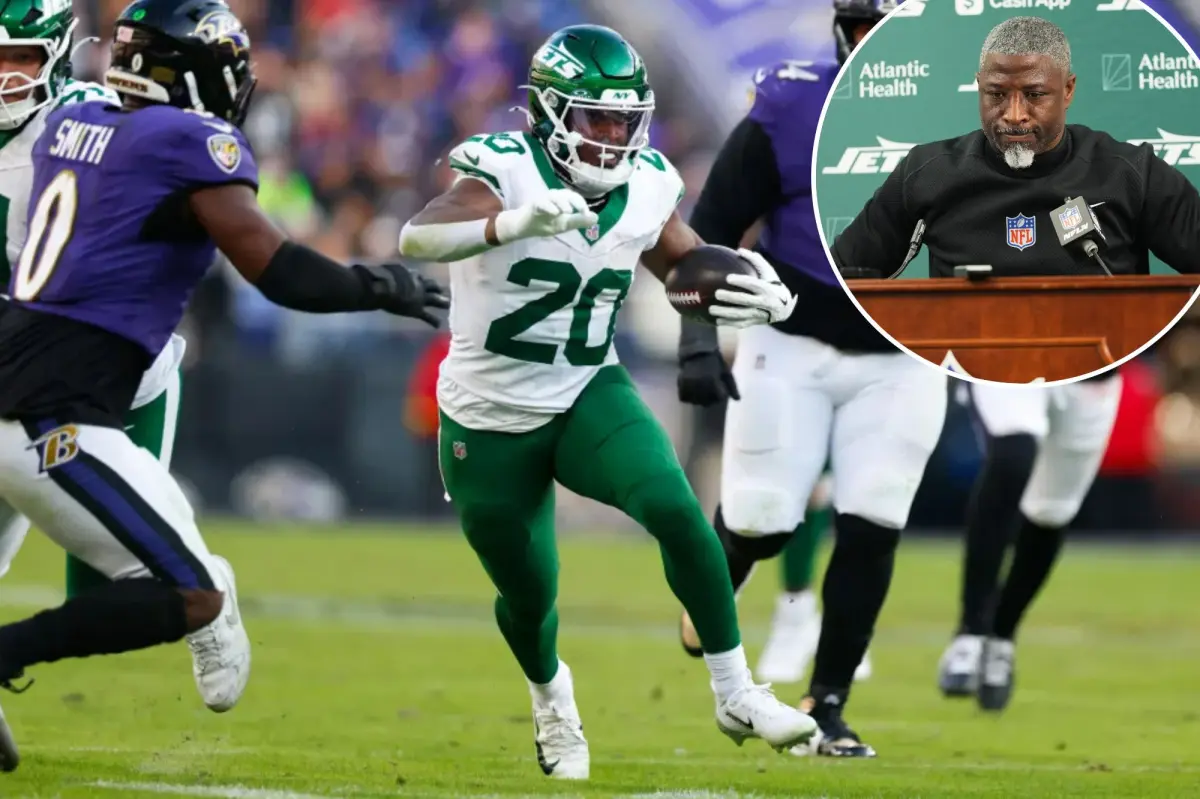 Aaron Glenn explains why Breece Hall was not on the field for an important fourth down for the Jets