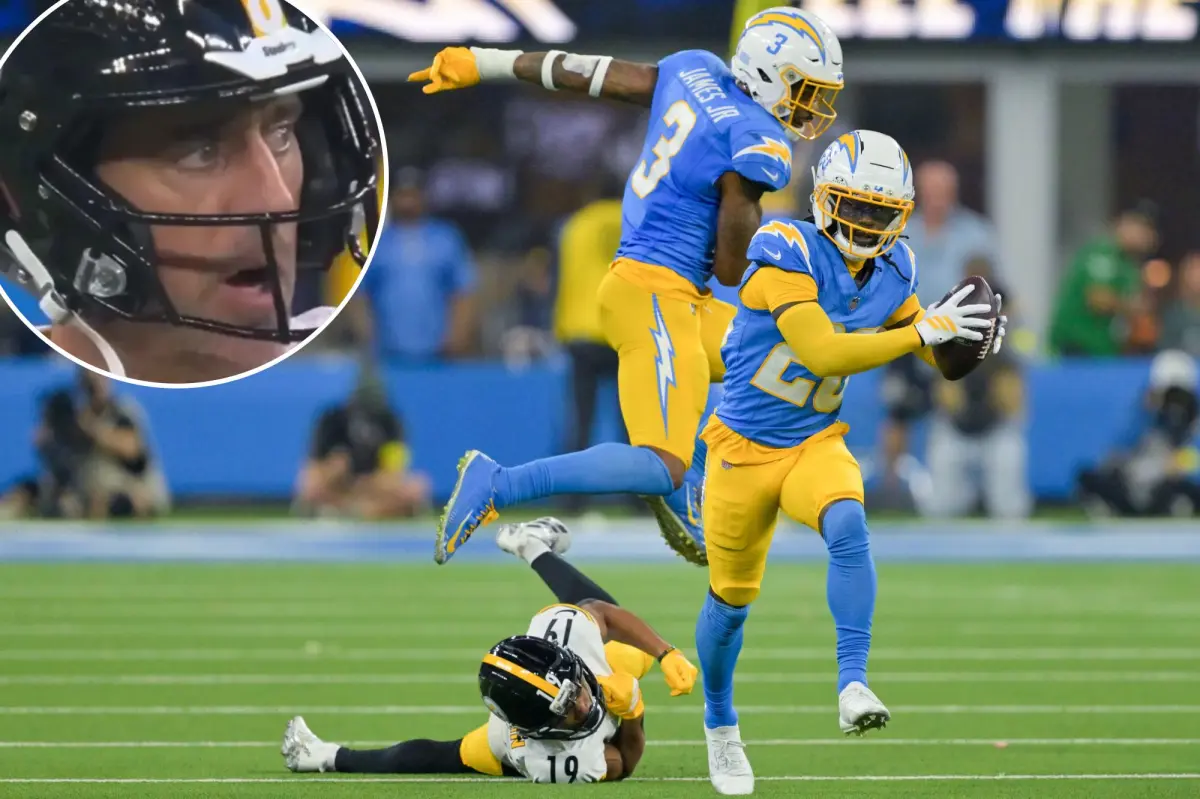 Aaron Rodgers seems to let an F-word slip regarding the mistake made by a Steelers receiver.