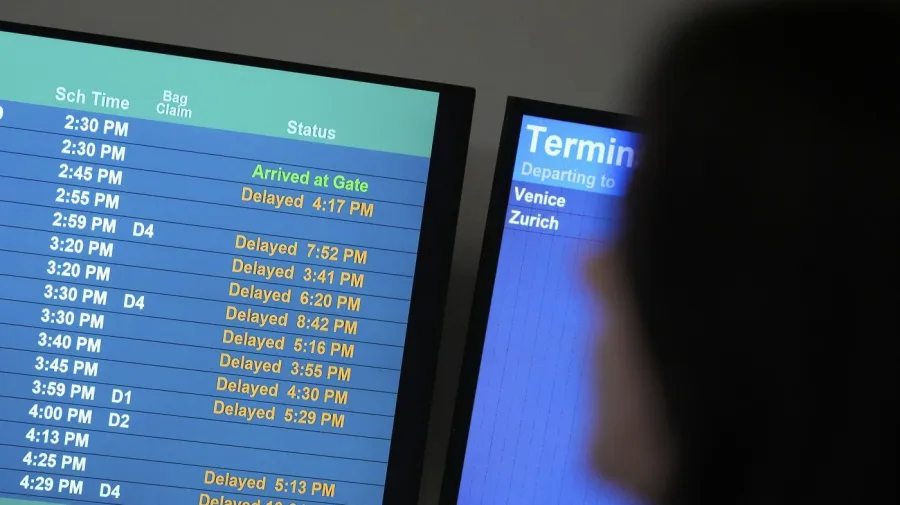 Air traffic controller absences rise as shutdown continues into its second month