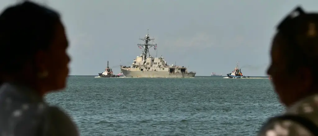 Airlines Cancel Venezuela Flights Following Warnings of Military Action from Trump Administration