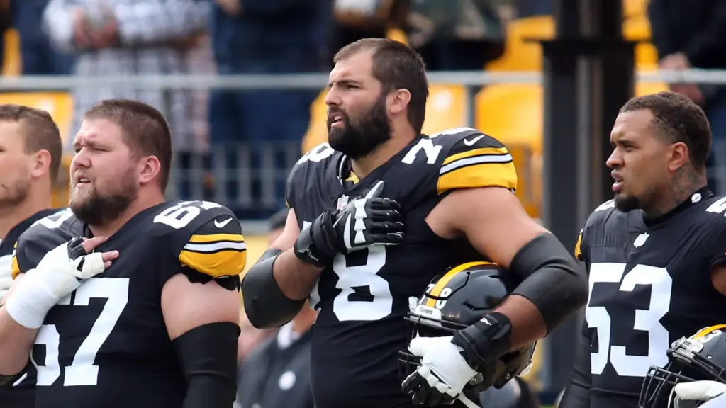 Alejandro Villanueva shares his thoughts after Trump is booed at the Commanders-Lions game