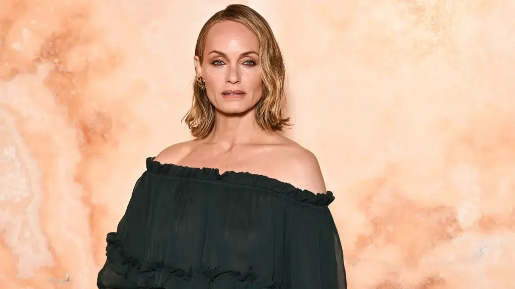 Amber Valletta dons a classic green Versace dress at the 2025 CFDA Awards