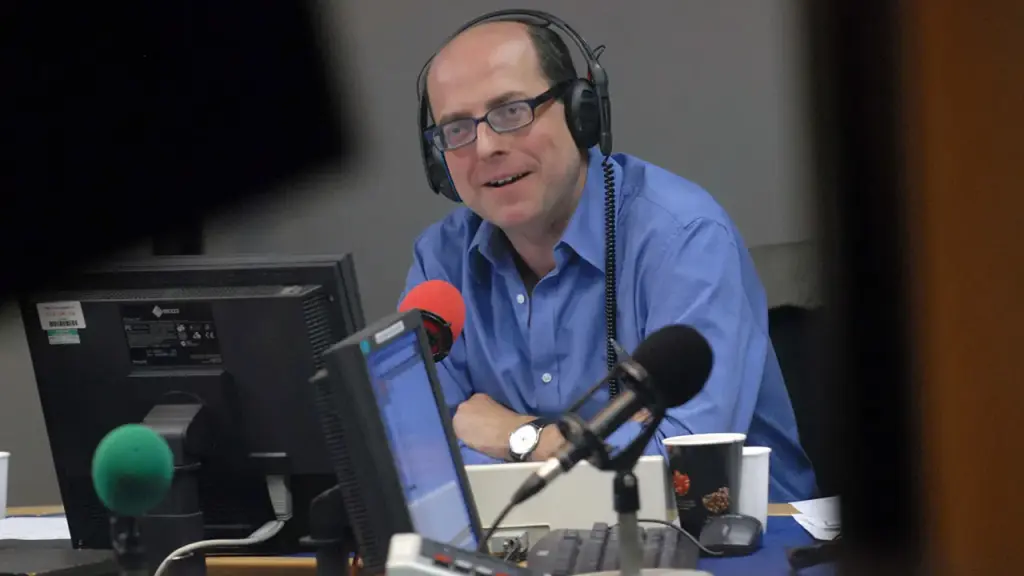 Anchor discusses the rising 'crisis' related to Trump documents.