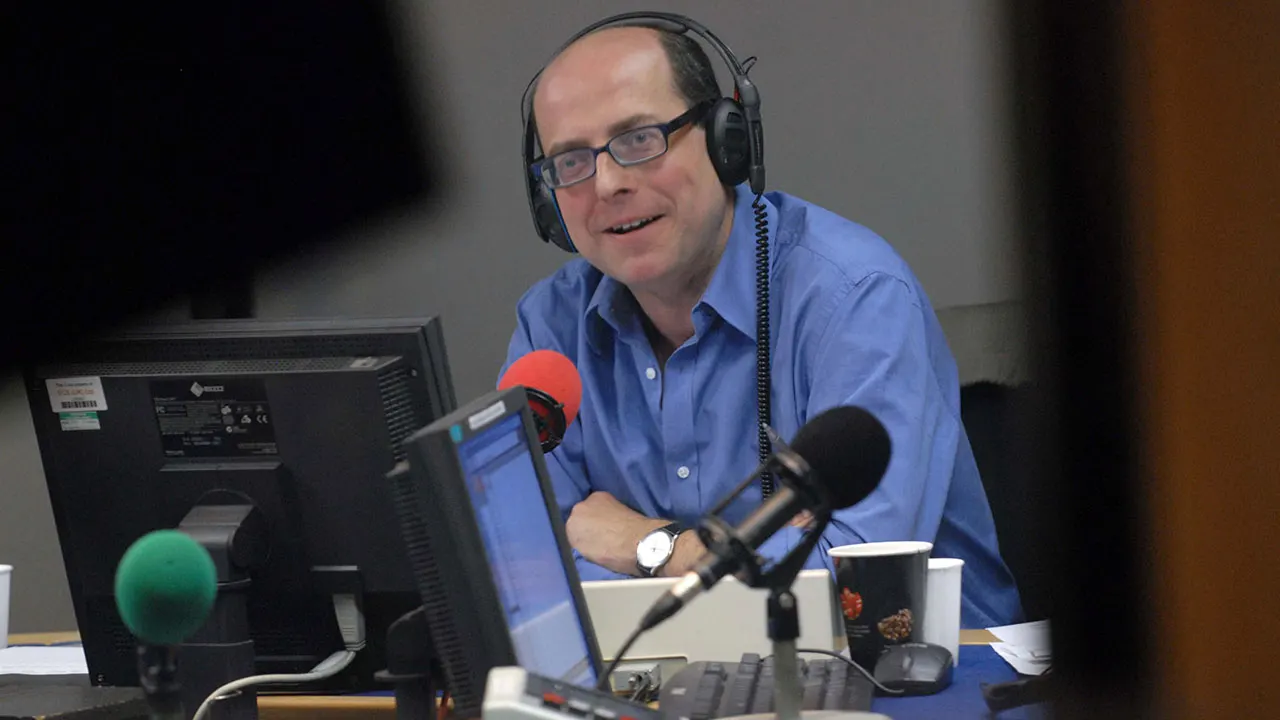 Anchor discusses the rising 'crisis' related to Trump documents.