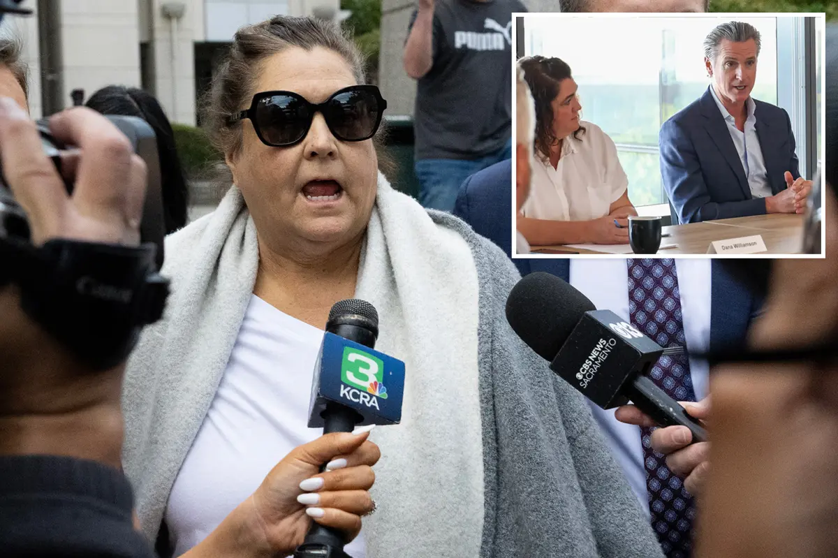 Appointee makes first contribution to legal fund of troubled chief of staff