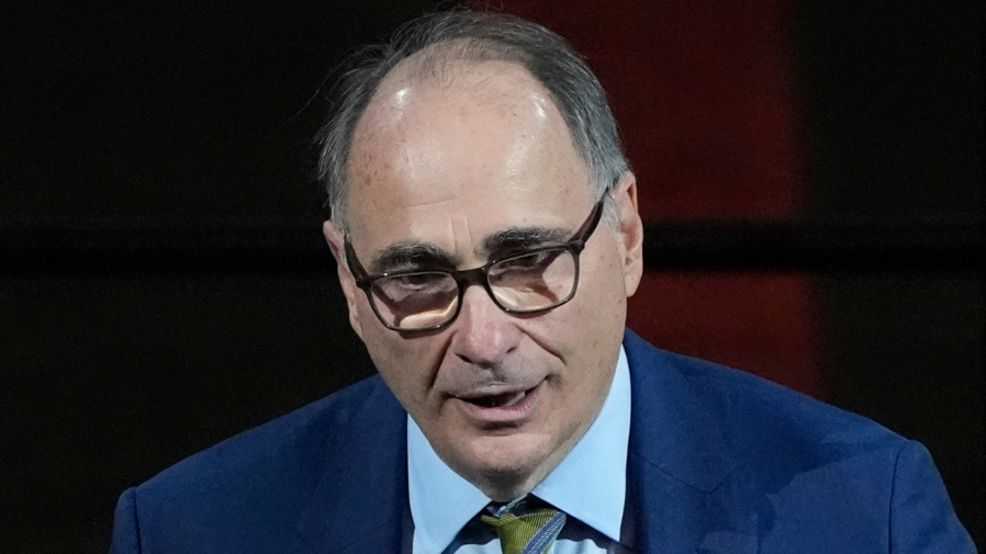 Axelrod: Schumer 'facing more difficulties now'