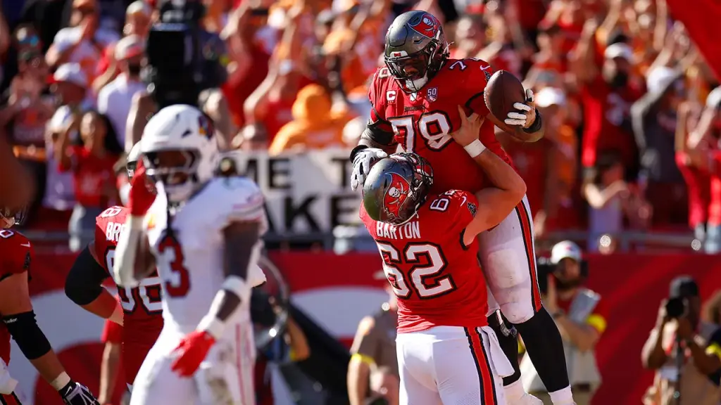 Baker Mayfield of the Bucs throws touchdown pass to Tristan Wirfs