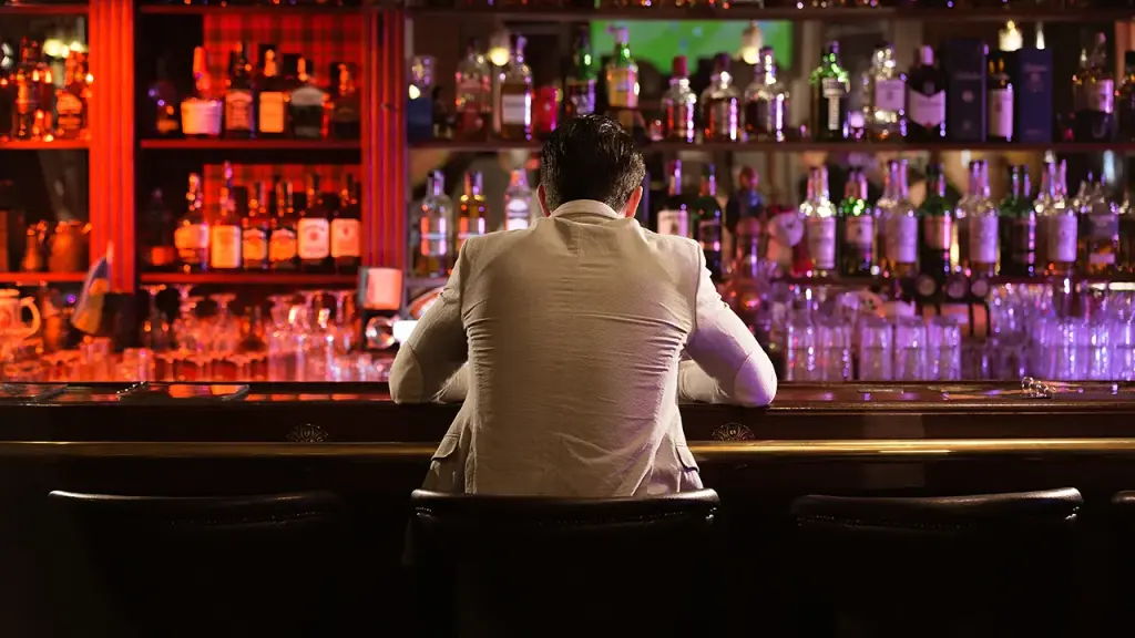 Bar owner faces criticism online for prohibiting solo drinkers after 9 p.m.