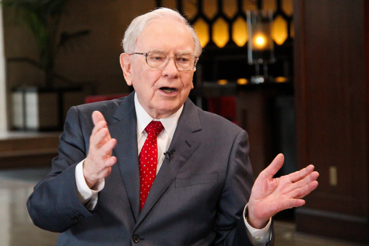 Berkshire Hathaway, led by Warren Buffett, acquires significant tech stock and reduces its top pick.