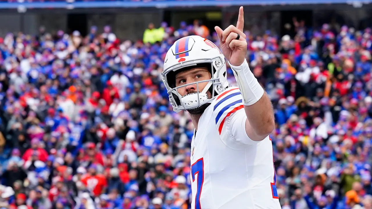 Bills defeat Buccaneers in high-scoring game thanks to Josh Allen's six touchdowns