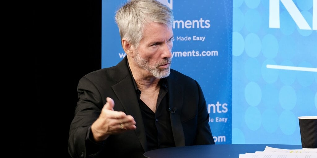 Bitcoin Giant's Strategy Avoids Buying Bitcoin as Stock Falls 67% from Highs