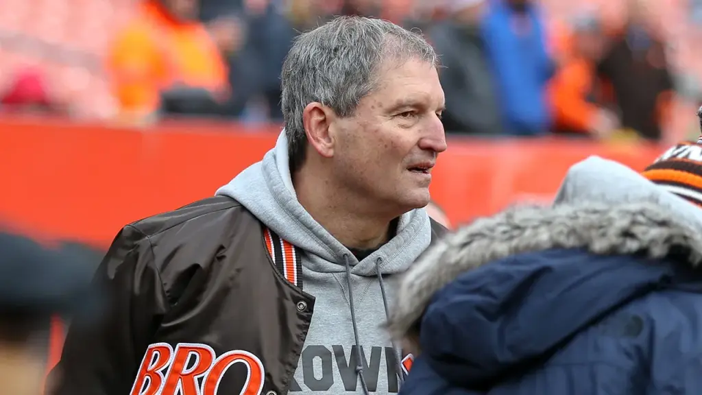 Browns legend Bernie Kosar informs fans about the delay in his liver transplant
