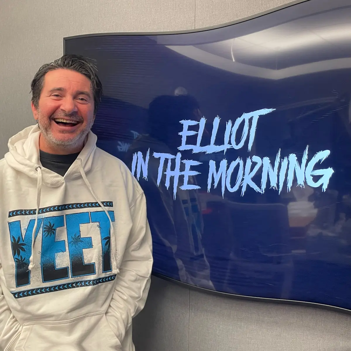 Caller reveals finding of dead body during live radio show in DC area