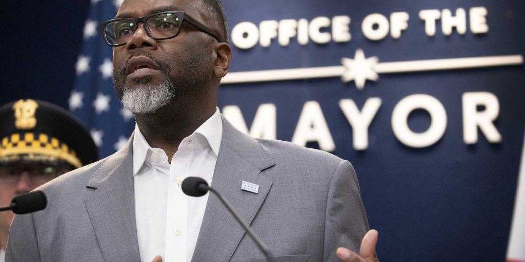 Chicago mayor criticized by ActBlue strategist for 'totally outrageous' reaction to woman set on fire on train