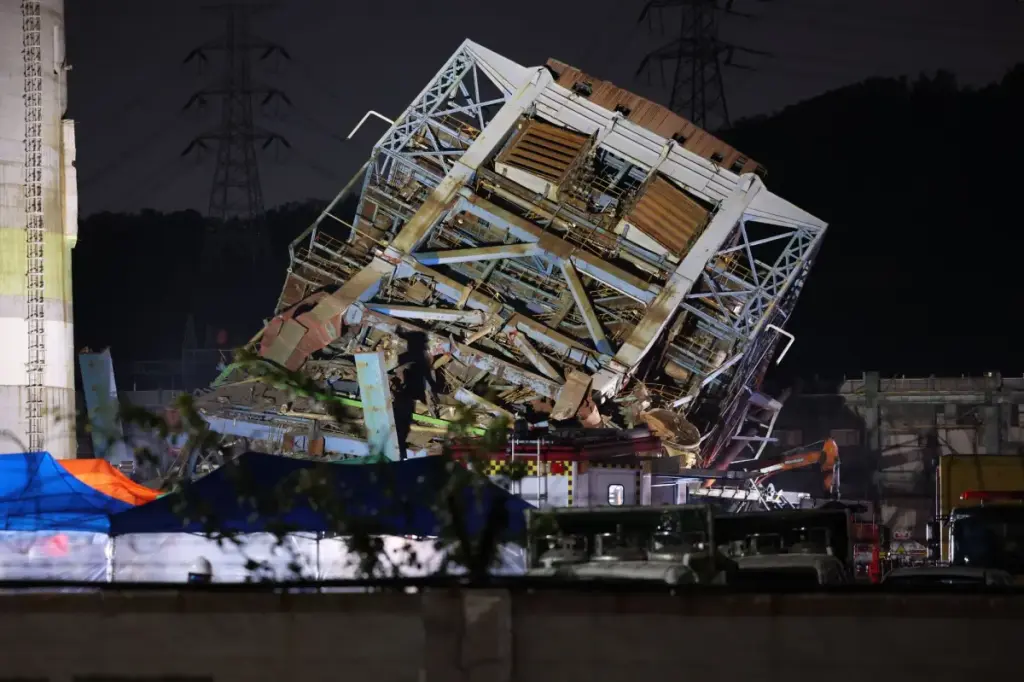 Collapse of South Korean power plant results in one death and six people trapped beneath debris