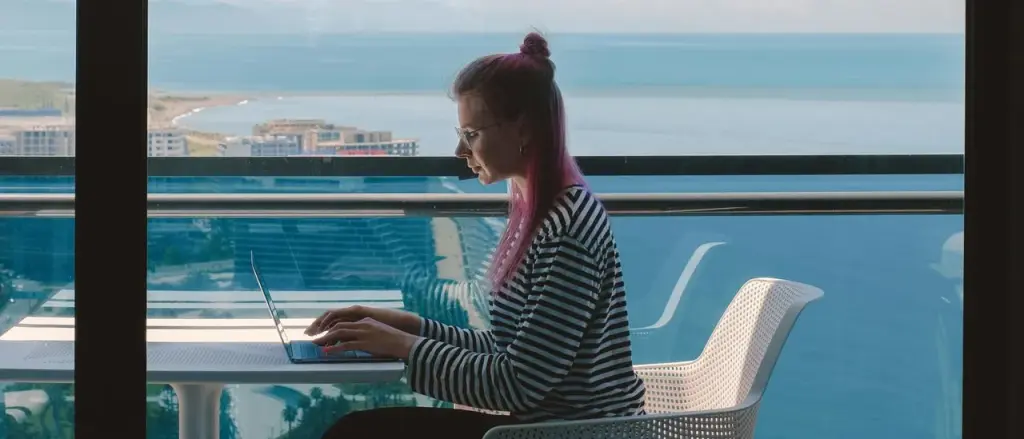 Combining Leisure and Work Trips: Changing the Modern Job Landscape