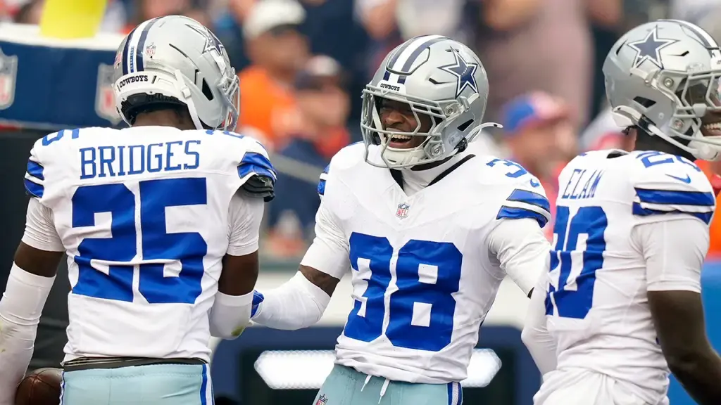 Cowboys' Alijah Clark commended for effort against Eagles
